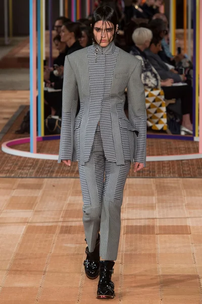 Look 25